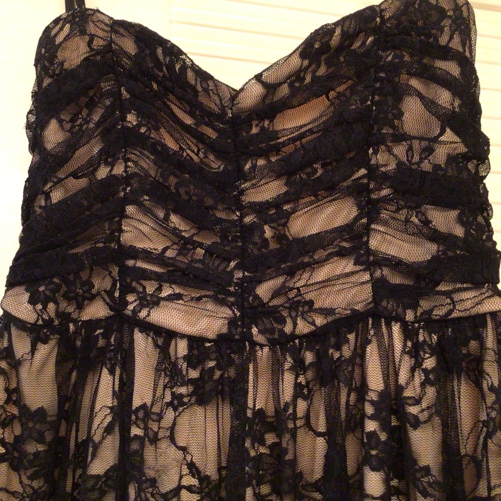 AUW./.STRAPLESS.BLACK.LACE.DRESS - Picture 3 of 9
